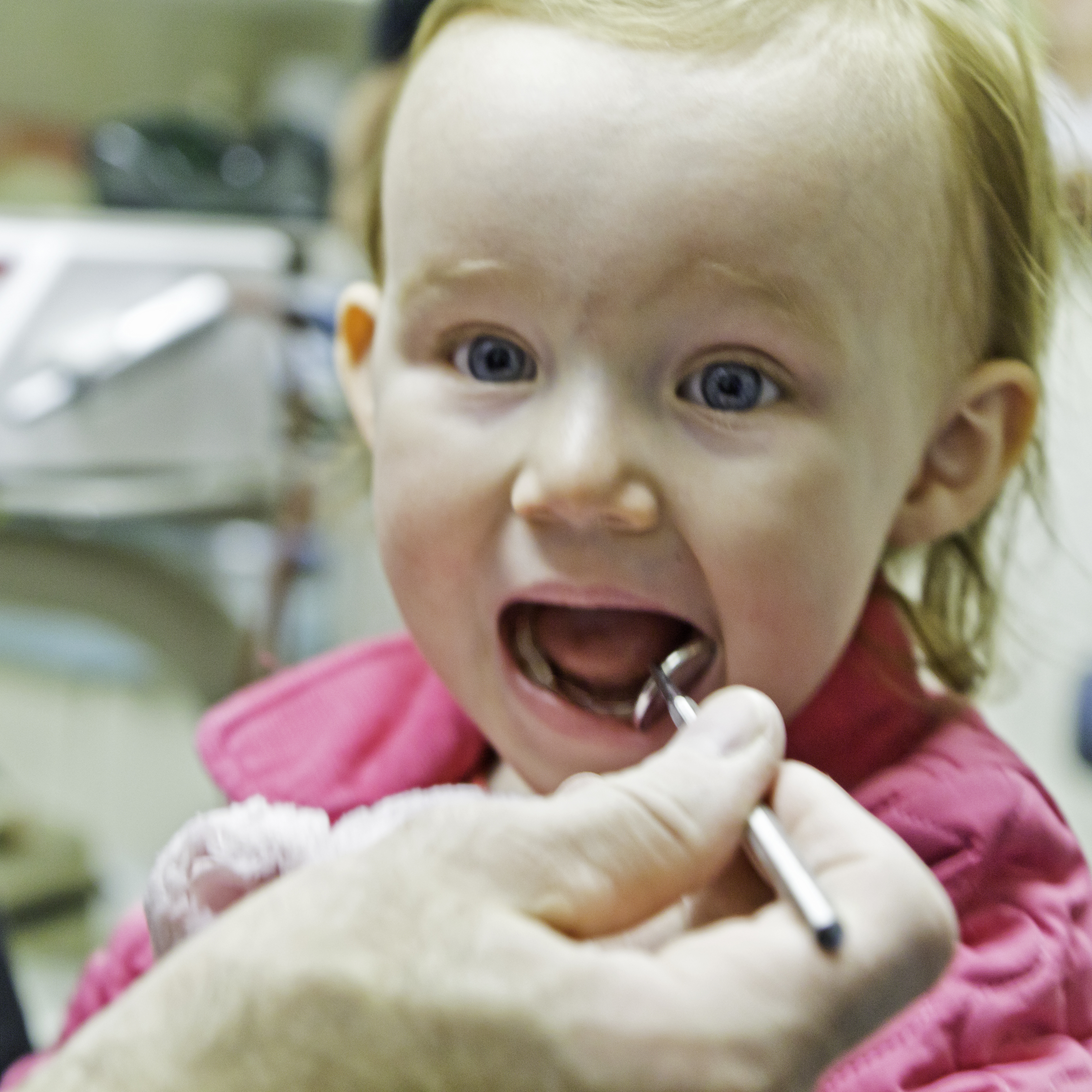 Copilul nu vrea să meargă la dentist? Cum reduci frica înainte de programare