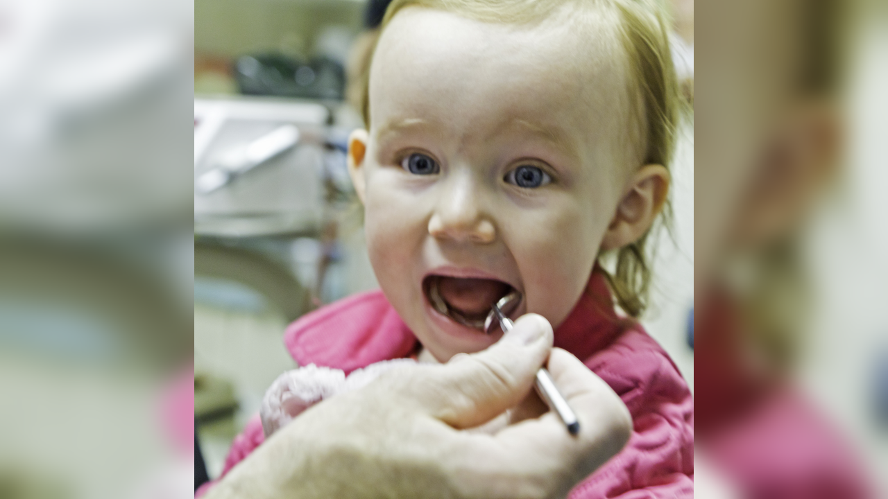 Copilul nu vrea să meargă la dentist? Cum reduci frica înainte de programare
