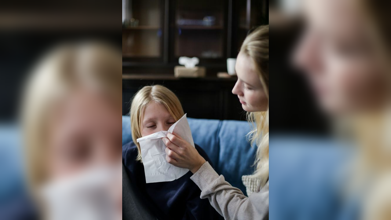 Muci la bebeluși: ce e normal, cum îi cureți și când te îngrijorezi